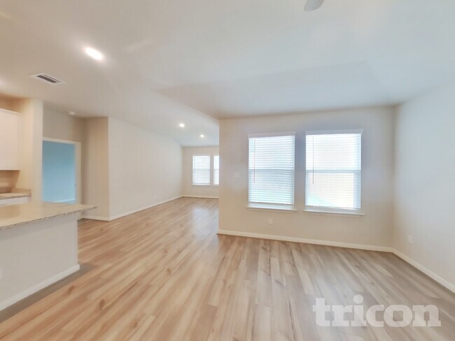 Building Photo - 13681 Paxton Blvd