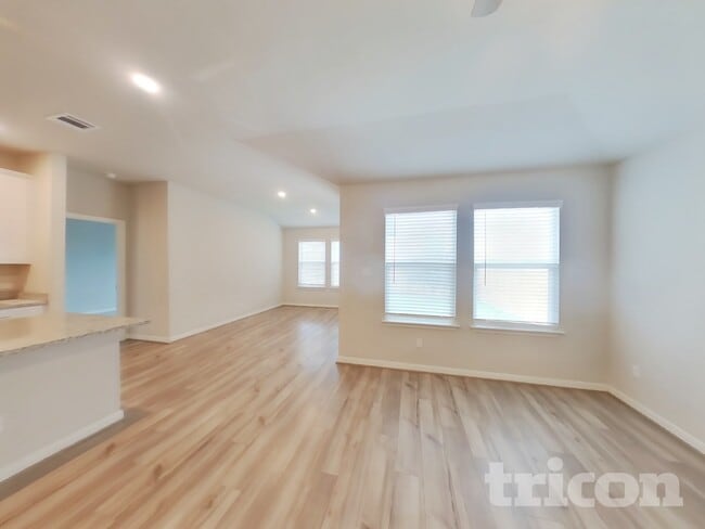 Foto del edificio - 13681 Paxton Blvd