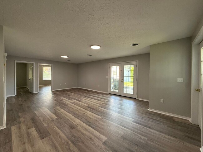 Foto del edificio - Tusculum Blvd Property