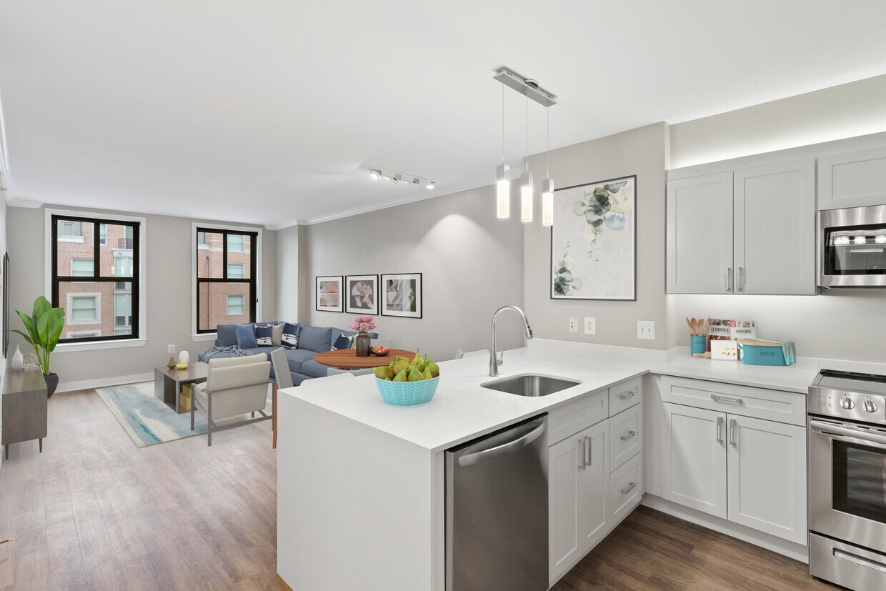 Welcome to 810! - 616 E St NW