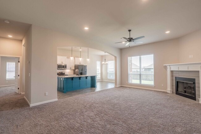 Building Photo - NEW LISTING! 4 bed/ 2 bath with updates th...