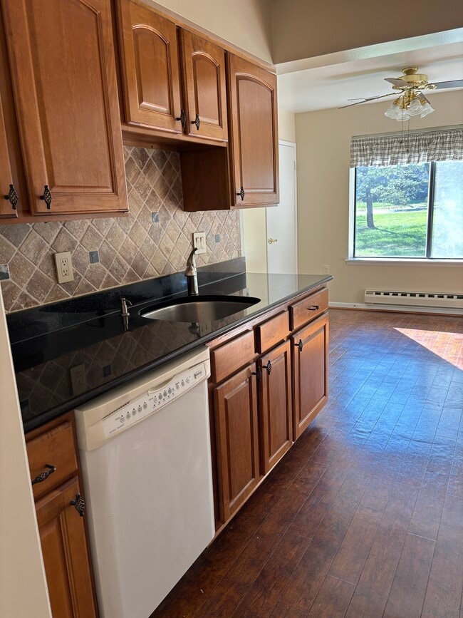 Building Photo - 15320 Pine Orchard Dr