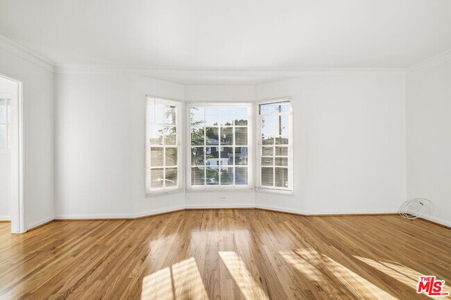 Foto del edificio - 5324 Vantage Ave