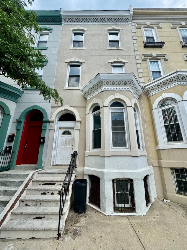 Foto principal - 3011 W Girard Ave