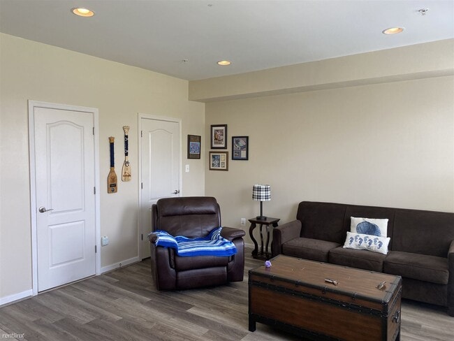 Building Photo - 3 br, 3 bath Townhome - 3503 Woodlake Dr