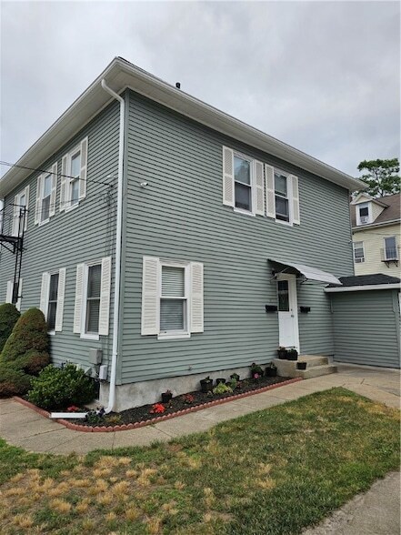Building Photo - 37 Pleasant St