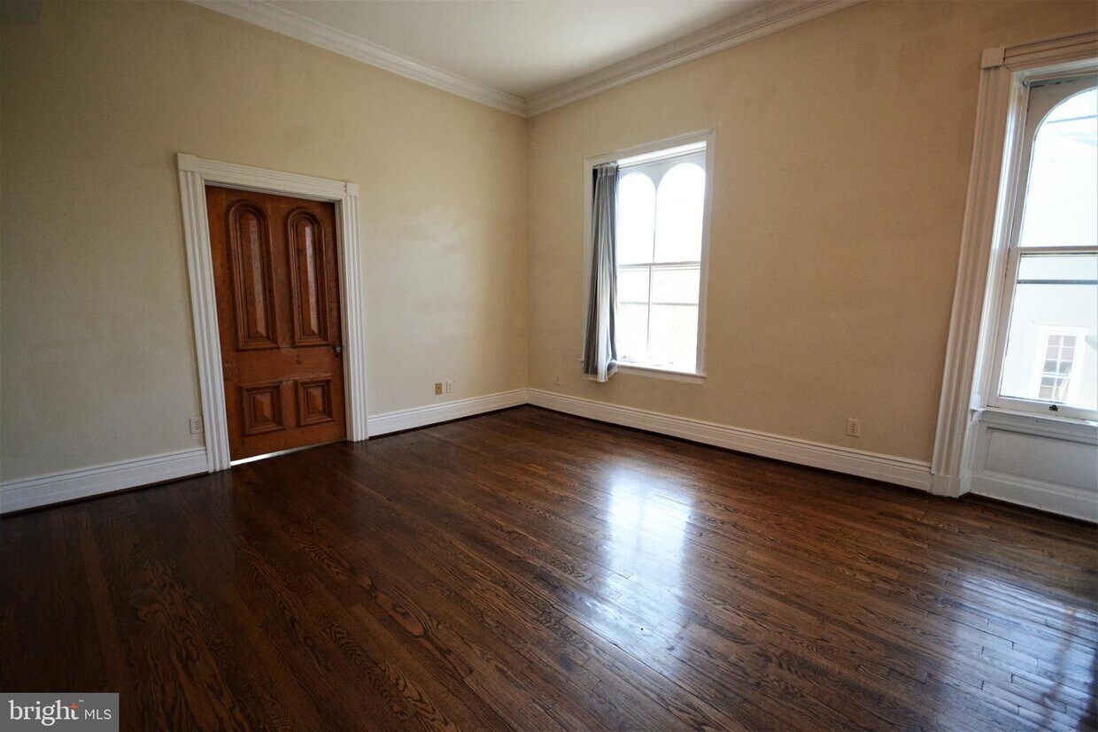 37 S Prospect St Unit 301, Hagerstown, MD 21740 Room for Rent in Hagerstown, MD