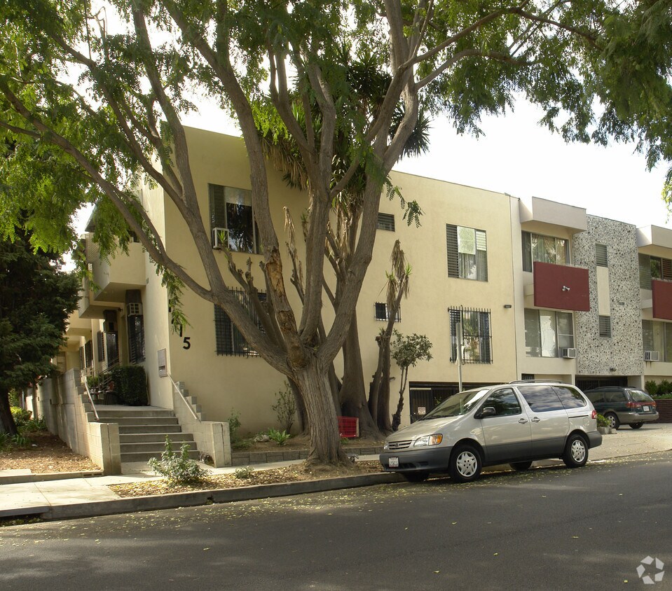 Building Photo - 1215 N Fuller Ave