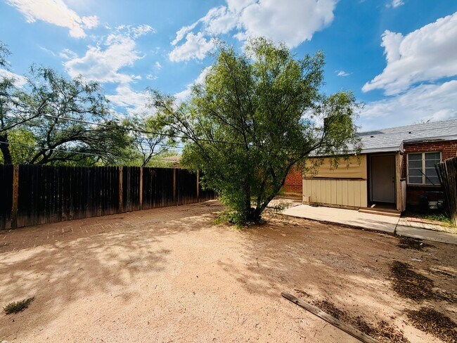 Building Photo - Timrod4134-4136