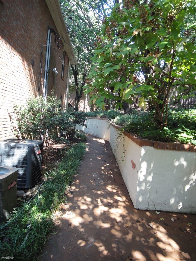 Building Photo - 2925 10th Ct S