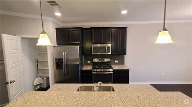 Building Photo - 13400 Briarwick Dr