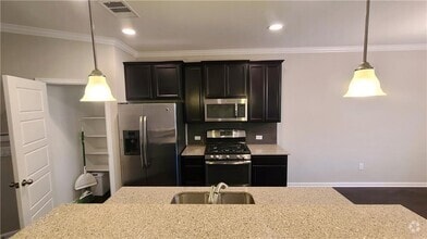 Building Photo - 13400 Briarwick Dr