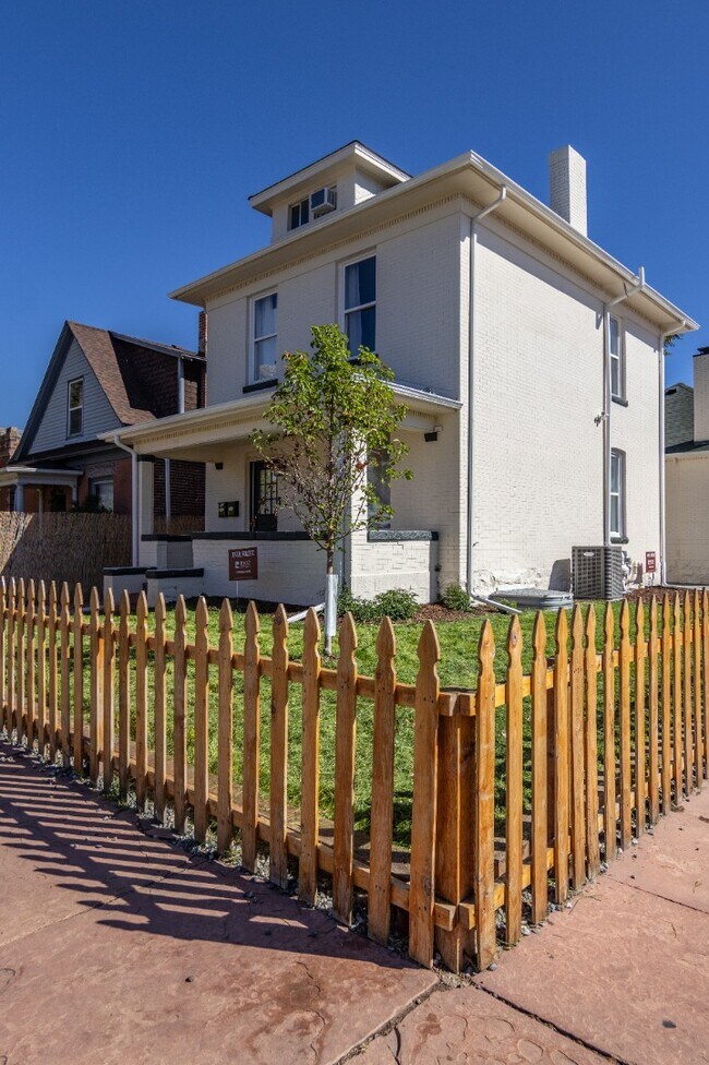 Building Photo - Stunning Remodeled Patio Home in Baker – 3...