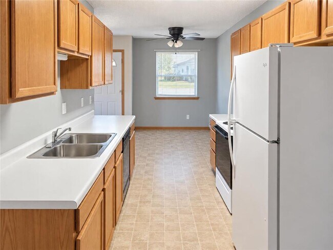Building Photo - 1305 Bayberry Ave