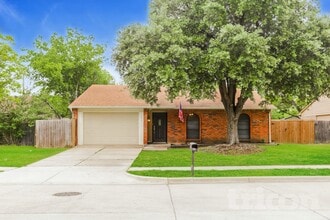 Building Photo - 413 S Willow St