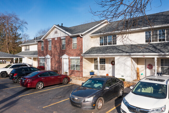 Building Photo - Village Green Townhomes