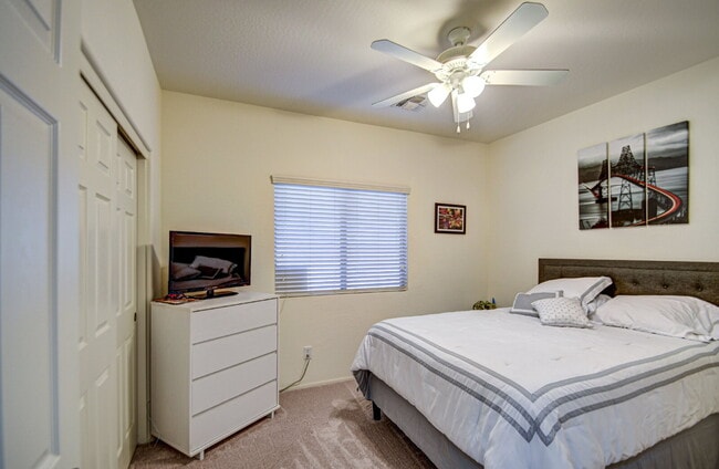 Building Photo - Del Rio Ranch Beauty
