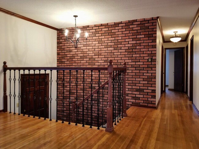 Building Photo - Great Location! Close to Bill Snyder Famil...