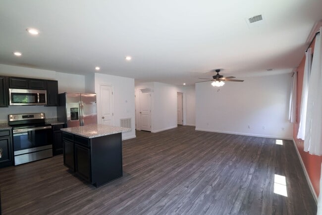 Building Photo - Upscale Home On Queens Mill Ct AVAILABLE NOW!