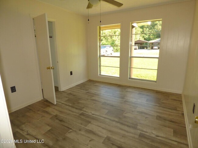 Building Photo - 360 Wilson Dr