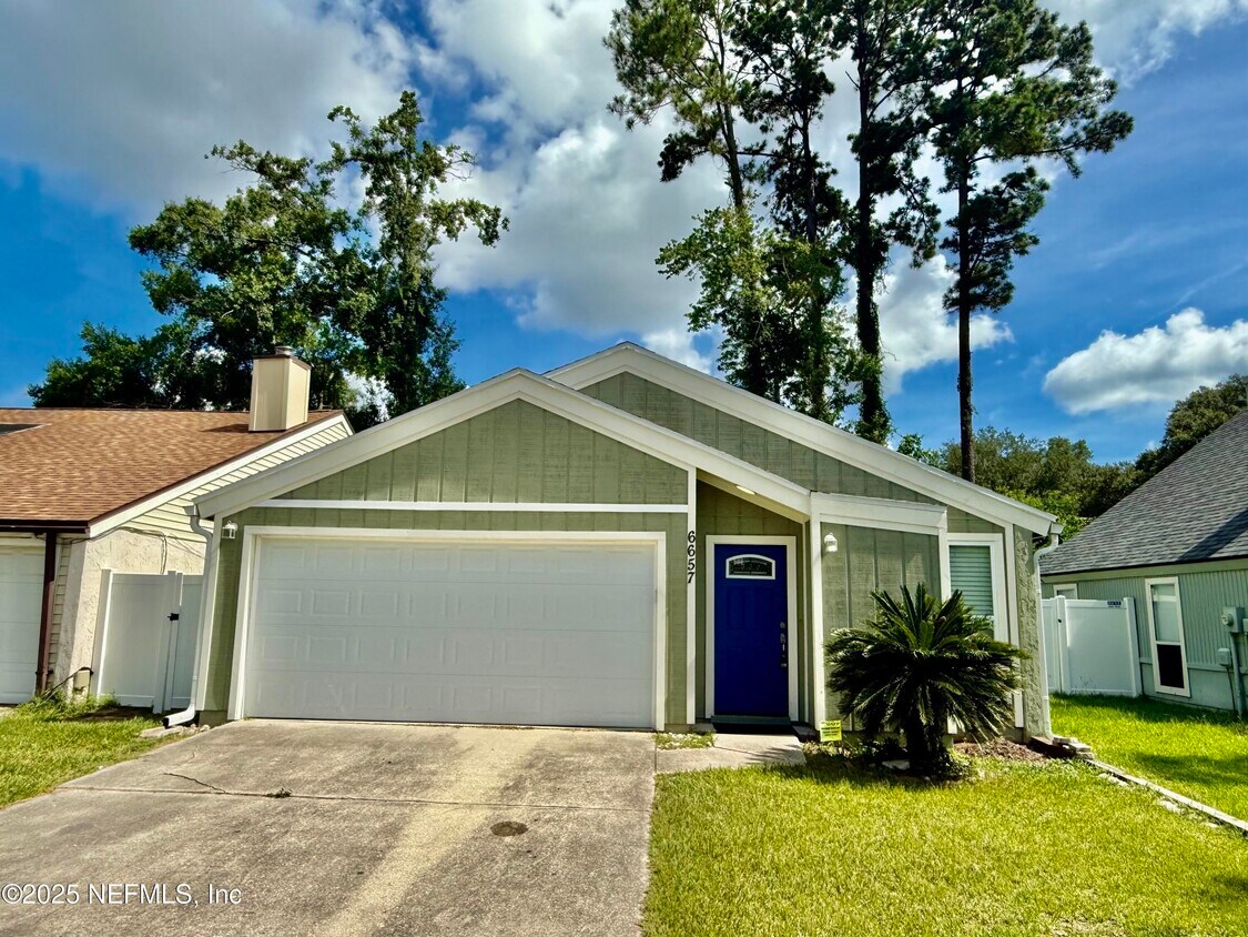 Foto principal - 6657 Periwinkle Dr
