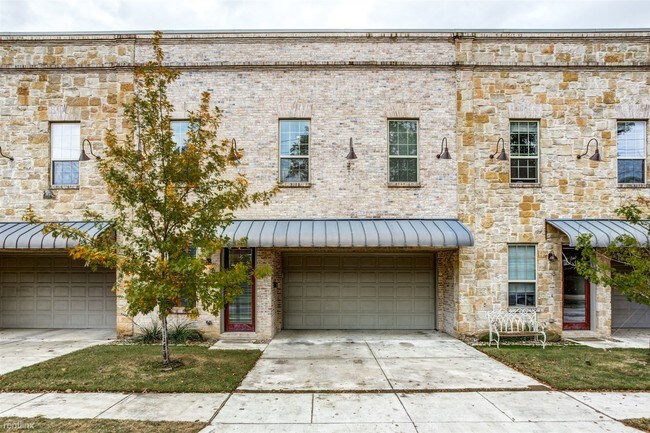 Building Photo - 2 br, 2 bath Townhome - 1931 Euclid Avenue 2