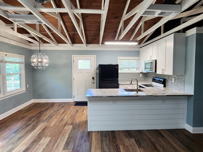 Building Photo - 6595 Collier Rd