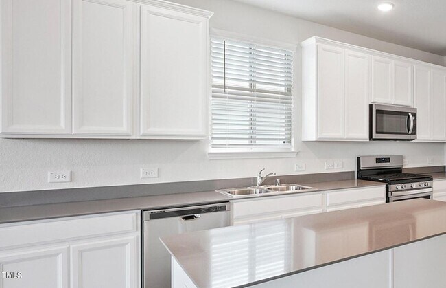 Foto del edificio - 1482 Rhodes Pond St