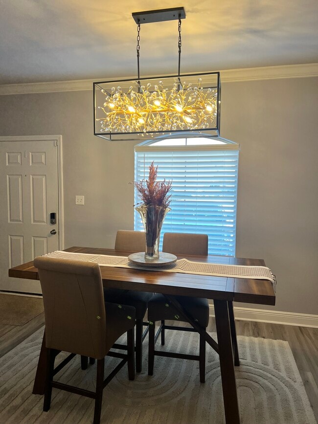 Foto del edificio - 1302 Windsor St