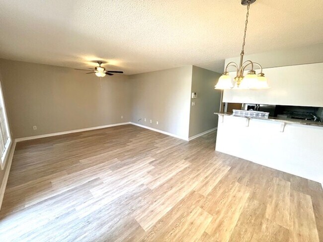 Foto del edificio - 118 Railroad Ridge Rd