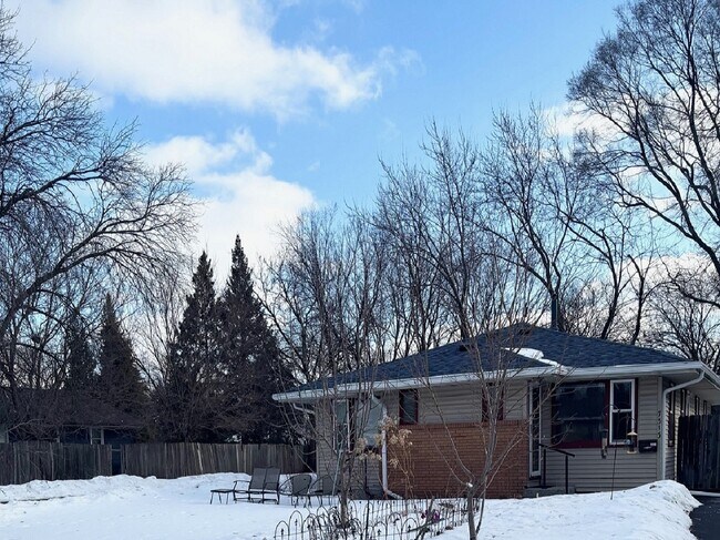 Foto del edificio - 7313 65th Ave N