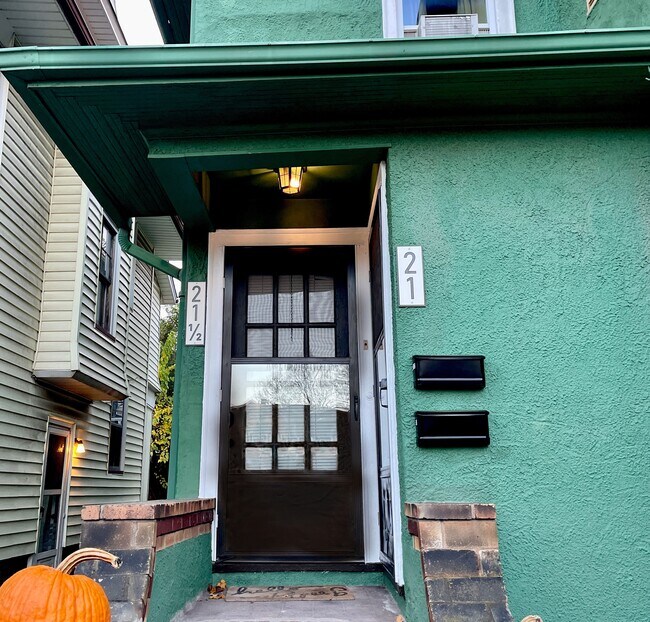 Front entry - 21 Hall St