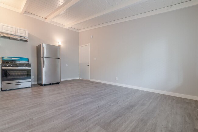 Building Photo - 1218 Armacost Ave