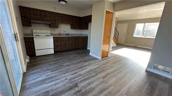 Building Photo - 141 N 20th St