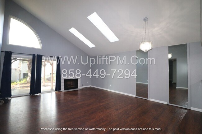 Foto del edificio - Large 3 Bedroom, 2 Bathroom Condo in Escondido