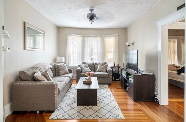 Foto del edificio - 44 Greenleaf Ave