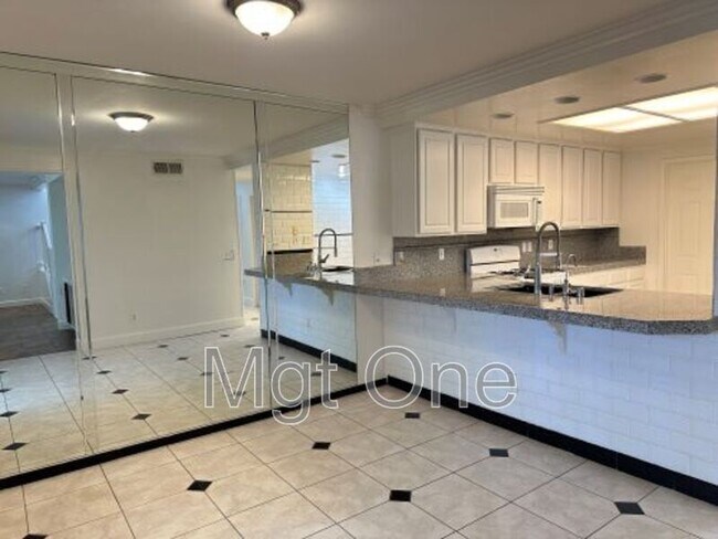 Building Photo - 6572 Carioca Ln