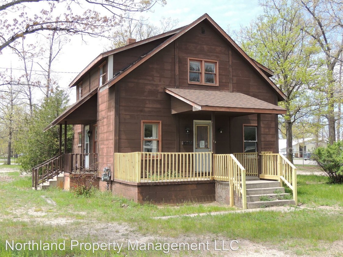 3 Br 2 Bath House 1540 Barlow Street House For Rent In Traverse City Mi Apartments Com