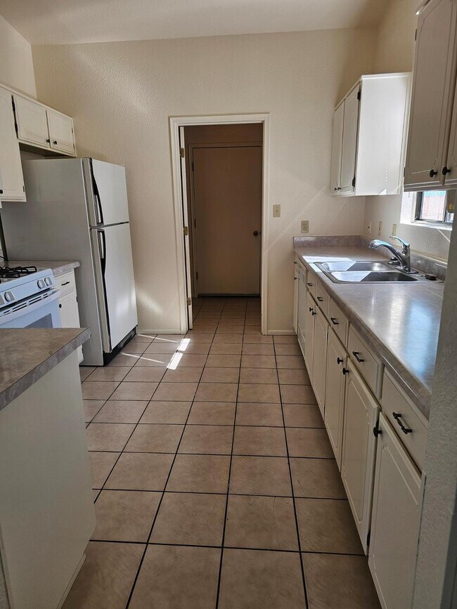 Foto del edificio - 4900 Loma Loop