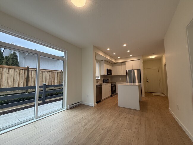 Photo du bâtiment - 14778-14106 106 Ave