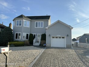 Building Photo - 1877 Compass Ct