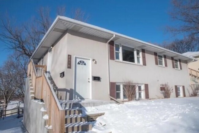 Building Photo - 4616 Taylor St NE
