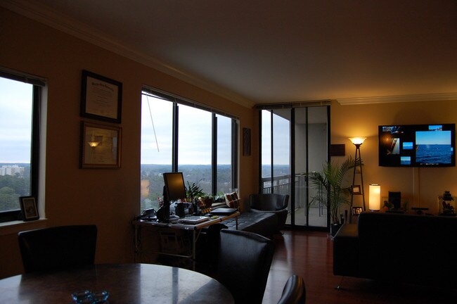 Foto del edificio - 3481 Lakeside Dr NE