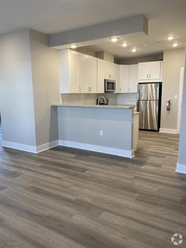 Building Photo - 24 Ultra Wy