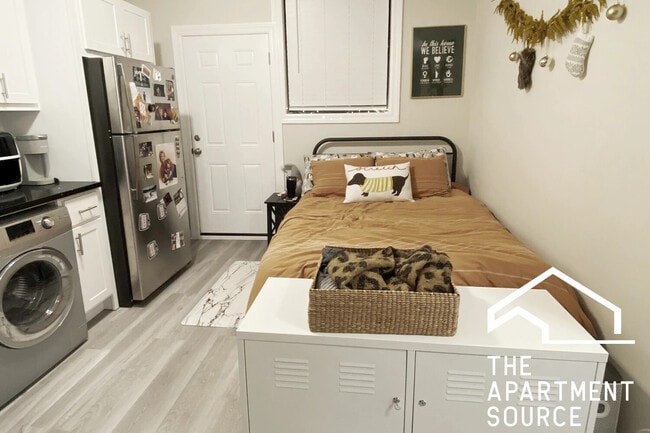 Photo - 726 W Roscoe St Apartment