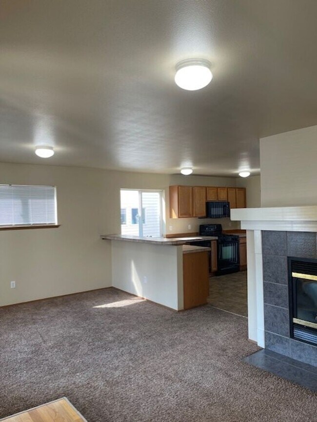 Building Photo - Beautiful 4 Bedroom 2.5 Bath in Liberty Ri...