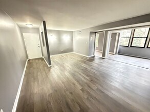 Building Photo - 9635 White Acre Rd