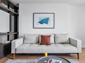 Building Photo - 398 NE 5th St