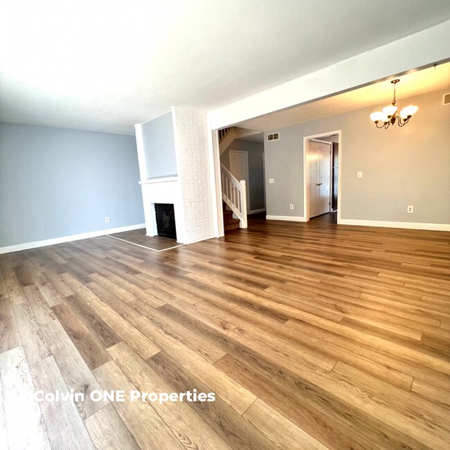 Foto del edificio - 303 E Montcastle Dr