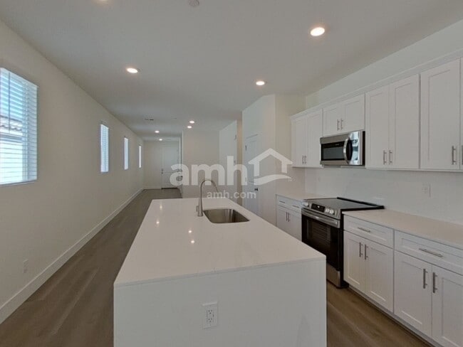 Building Photo - 901 English Primrose St